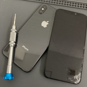 iPhoneX ガラス割れ修理