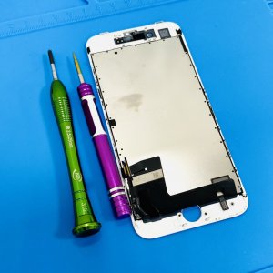 iPhone8 パネル交換修理
