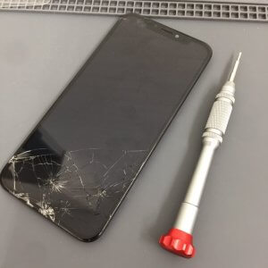 iPhoneXS ガラス割れ