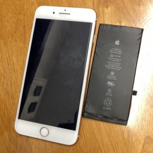 iPhone8P バッテリー交換修理