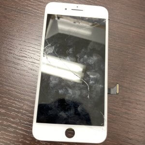 iPhone8P ガラスパネル 交換修理