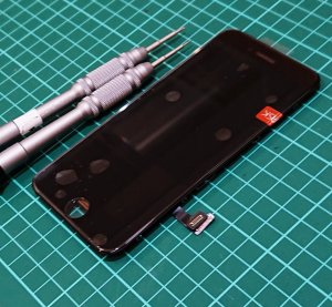 iPhone8 フロントパネル交換