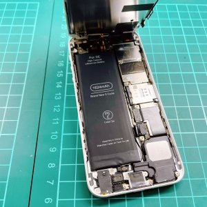 iPhone SE バッテリー交換