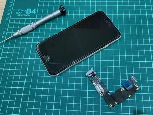 iPhone８ ライトニング修理