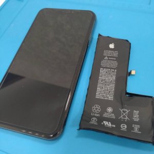 iPhoneXSバッテリー交換修理