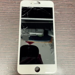 iPhone8Plus 画面割れ 液晶修理
