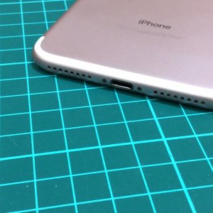 iPhone7plus ライトニング修理