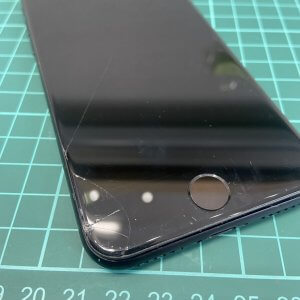 iPhone８ ガラスパネル交換