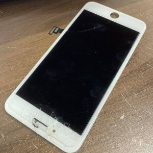 iPhone8Plus 画面割れ パネル交換 修理