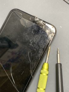 iPhoneXR カメラ周り割れ ガラスパネル交換