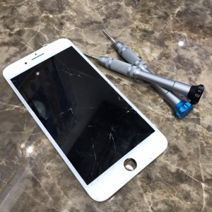 iPhone8プラス 液晶交換