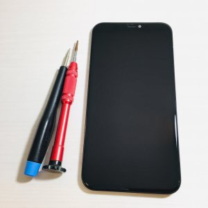 iPhone11 画面にヒビが入った→即日修理、ご予約も承ります!