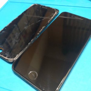 iPhone8液晶交換修理