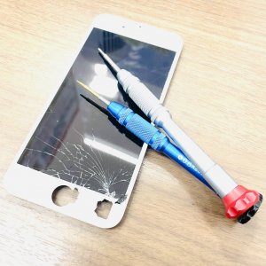 iPhone6s 液晶交換 画面右下割れ