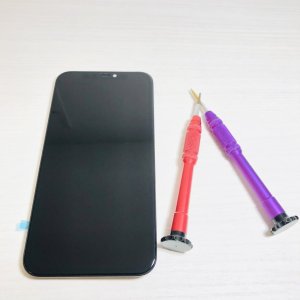iPhone11画面がバキバキに割れてしまった…→即日修理、お任せください‼