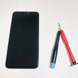 iPhone11ProMax画面が真っ暗で何も映らない…→綺麗な画面へ元通り…‼即日修理!!