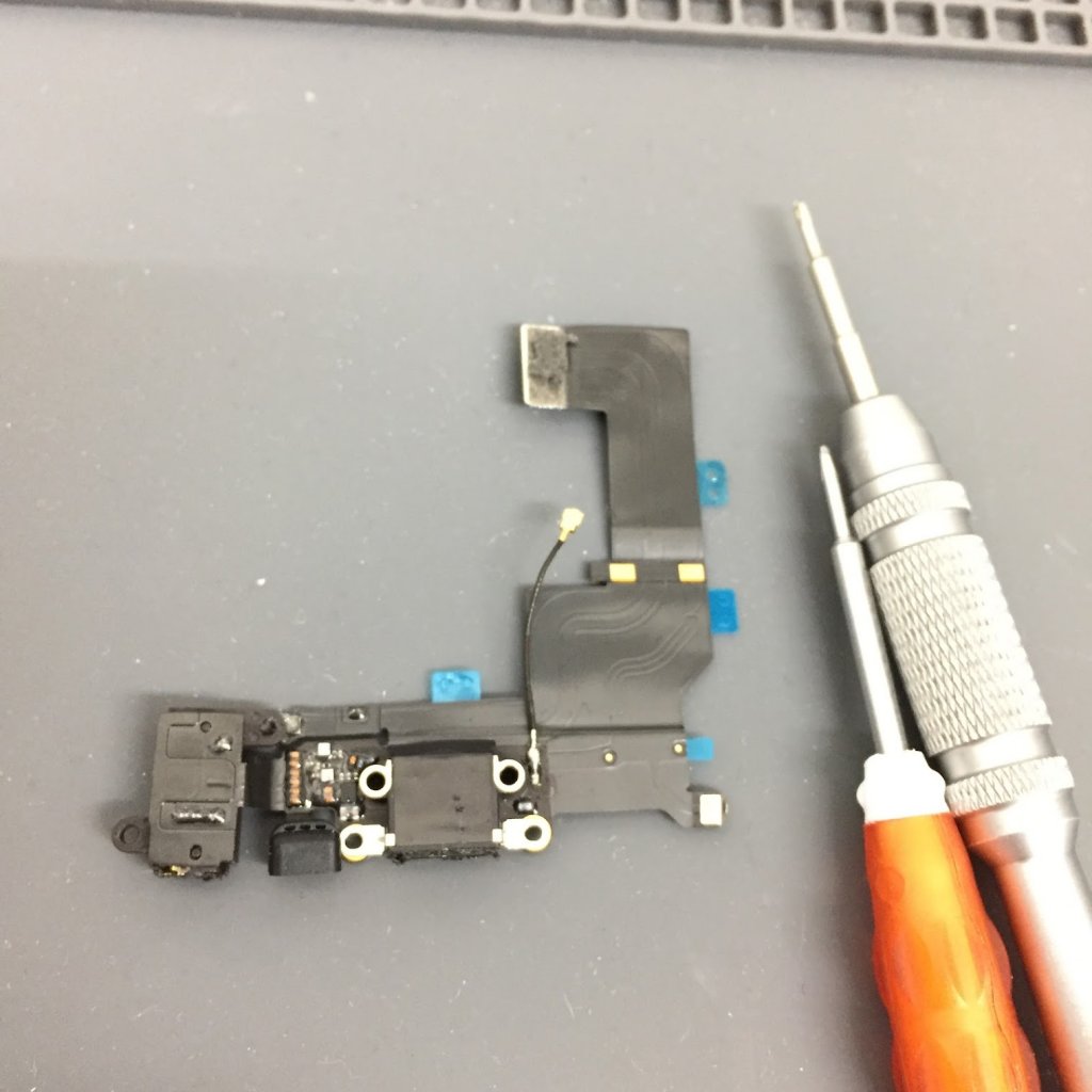 iPhoneSE ライトニング交換
