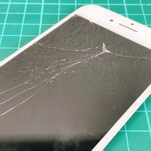 iPhone 8 フロントパネル交換