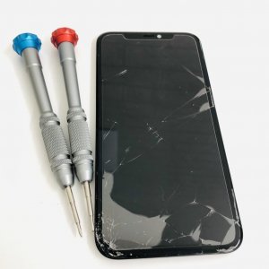 iPhone11 タッチが効かなくても大丈夫!!即日修理可能!