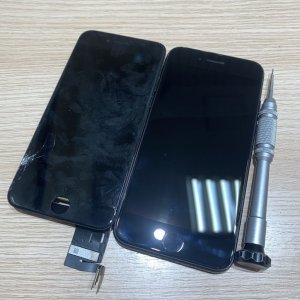 iPhone8ガラスパネル交換修理