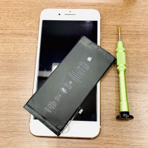 iPhone 8p バッテリー交換修理