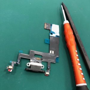 iPhoneXR ライトニング交換