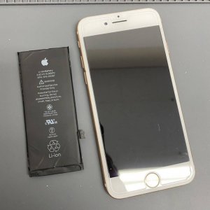 iPhone 8 バッテリー 交換・強化ガラス