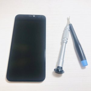 iPhone11Pro画面がバキバキに割れてしまった…→20分で元の綺麗な画面へ!!ただ今パネルとバッテリー同時修理割引キャンペーン中です!!詳しくはこちら↓