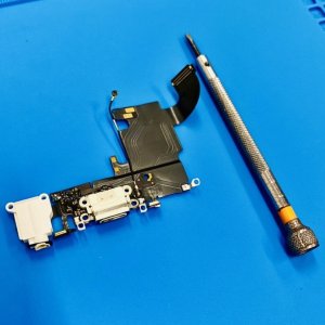 iPhone6Sライトニング交換修理