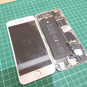 iPhone6 バッテリー交換とパネル交換