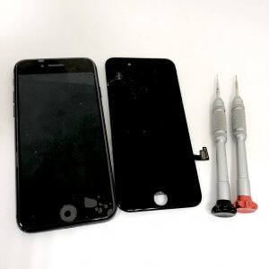 iPhone8液晶交換修理