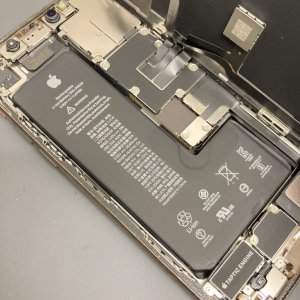 iPhone XS バッテリー交換