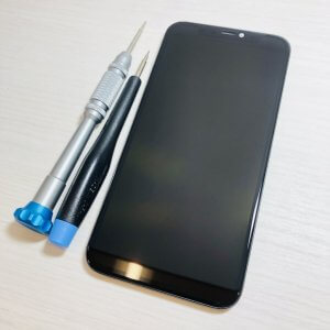 iPhone11Pro 画面にヒビが入った→即日修理で解決‼︎お得な強化ガラス永久保証もあります‼︎