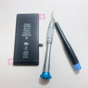 iPhone11夕方には充電の残量表記が10%…→夜まで充電持ちます‼即日修理で充電最大容量100%‼!