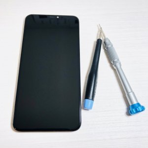 iPhone11ProMax落とした時に画面が割れてヒビが…→即日修理で解決!!今なら強化ガラス貼り付けキャンペーン中!!【iPhone修理満足度No.1】の当店にお任せください!!