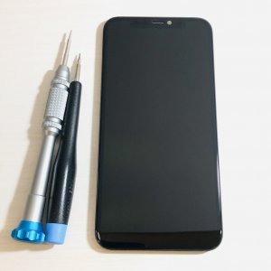 iPhone11 画面が割れてタッチがきかない→液晶交換で問題解決できます‼︎強化ガラスで画面の保護も‼︎