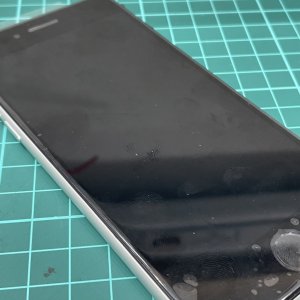 iPhone SE2 液晶交換（ブラックアウト）