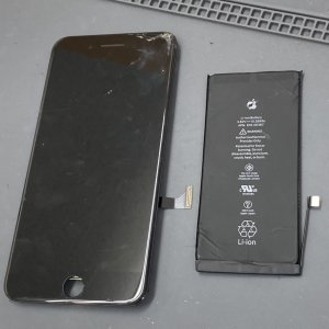 iPhone8+ 液晶+バッテリー交換