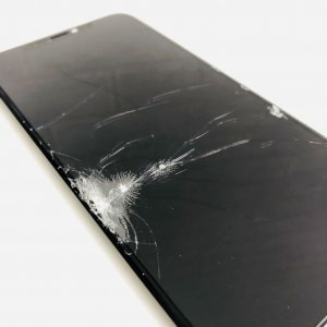 iPhone11 画面割れ…→お任せください！即日修理可能！予約不要！