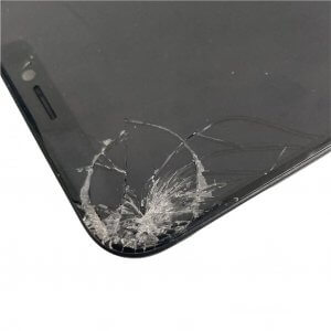 iPhone11 ガラス割れ….買い替える前に一度お見積り下さい!!