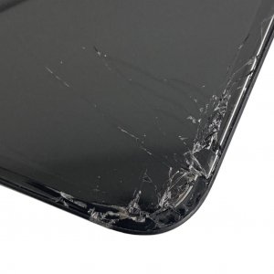 iPhone11 画面割れ…放置せずすぐに修理を！