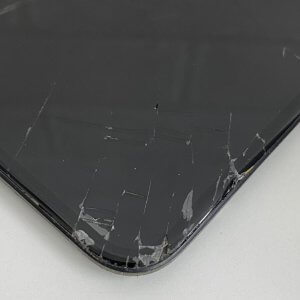 iPhone11 落として割れた…→予約不要!即日修理!お任せください!