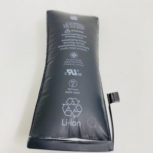 iPhone8 バッテリーの膨張…→危険です！お早めの交換を！