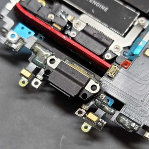 iPhone8　ライトニング交換　接触不良