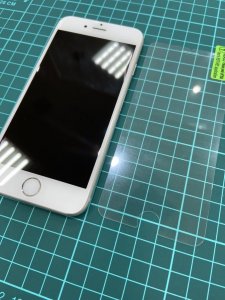 iPhone6 強化ガラス貼り付け