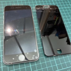 iPhoneSE第2世代 フロントパネル交換 “画面割れ”