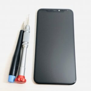 iPhone11Pro ちょっとのヒビだけど直した方がいいの？→二次破損の可能性が‼︎早めの修理をオススメします‼︎