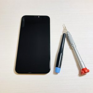 iPhone11 パネルにヒビが入り操作しにくい…→即日修理‼20分でお悩み解決‼!