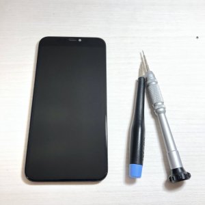 iPhone11Pro 落とした後に画面に黒いシミが…→液晶パネル交換で即日解決!!予約不要です!!