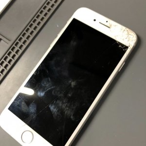 iPhone8  バッテリー&ガラスパネル交換